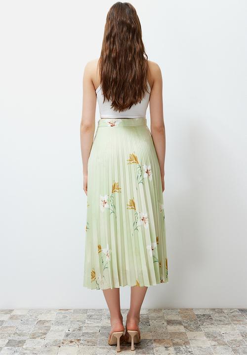 Trendyol - Floral Pattern Pleated Satin Fabric Maxi Length Woven Skirt - Green