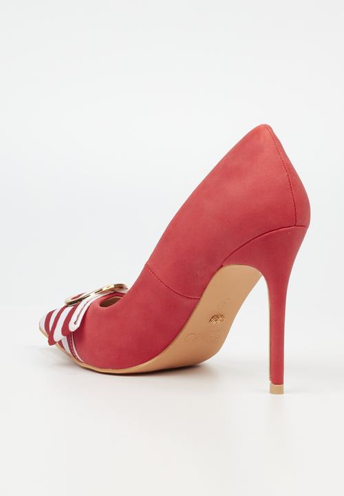 Miss Black - Lola 26 court - red