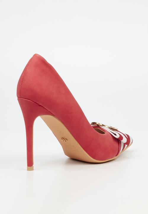 Miss Black - Lola 26 court - red