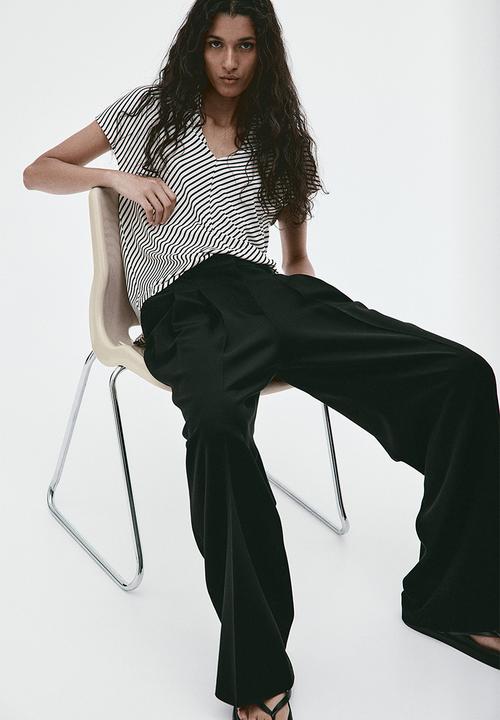 H&M - V-neck top - cream & black striped