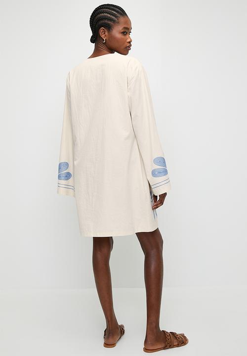 edit - Embroidery shift dress - ecru & blue