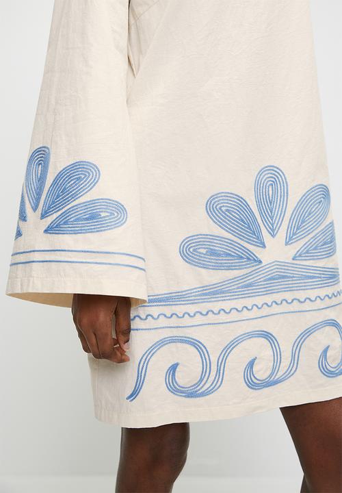 edit - Embroidery shift dress - ecru & blue