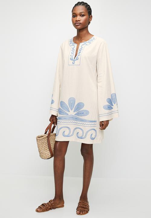 edit - Embroidery shift dress - ecru & blue