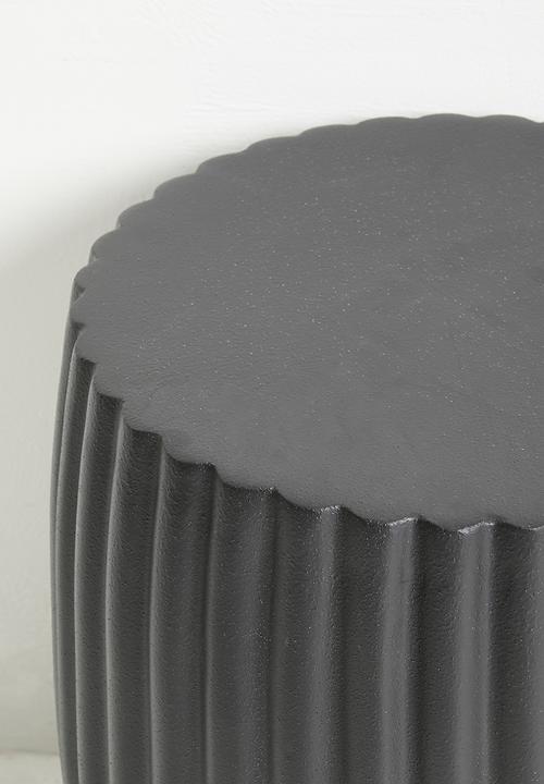 Nolden Brothers - Ribbed outdoor side table-stippled black