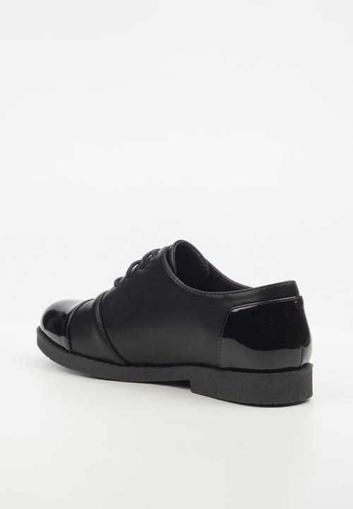 Viabeach - Vespa 32 brogue - black