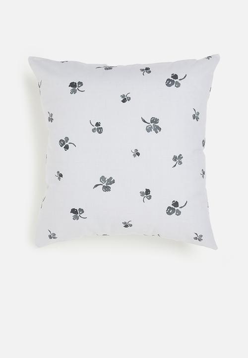 Sixth Floor - Clover cushion cover - off white