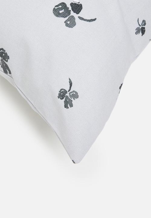 Sixth Floor - Clover cushion cover - off white