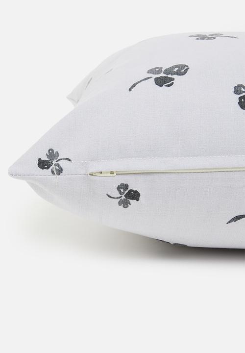 Sixth Floor - Clover cushion cover - off white