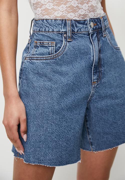 Cotton On - Curvy Relaxed Denim Short - Sea Blue