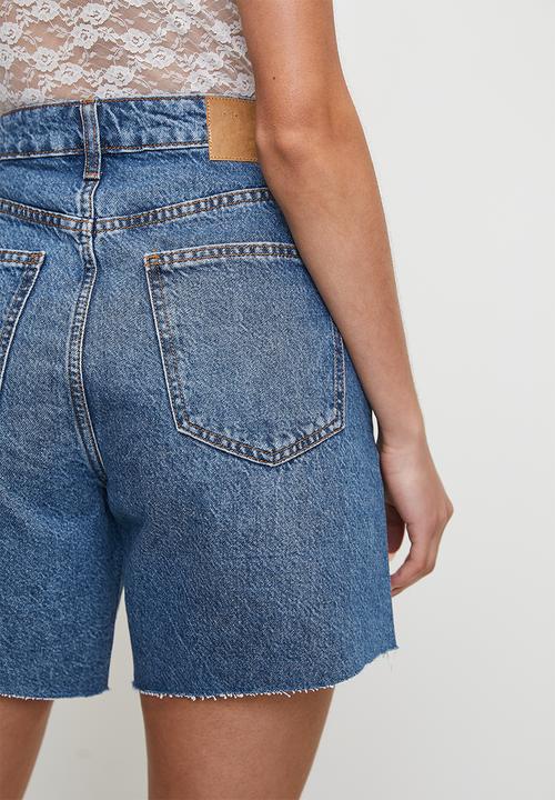 Cotton On - Curvy Relaxed Denim Short - Sea Blue