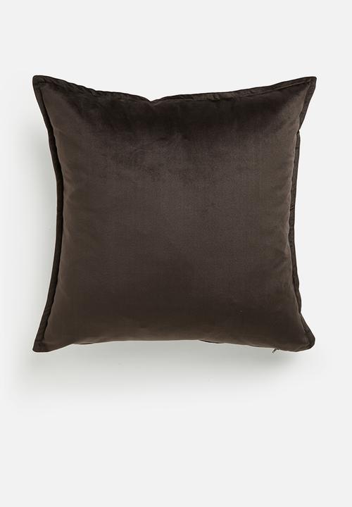 Grey Gardens - Rema velvet cushion cover - Chocolate