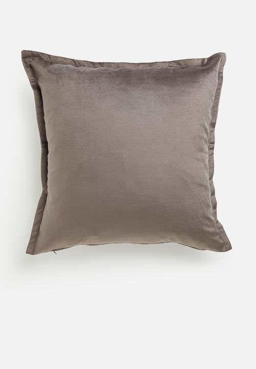 Grey Gardens - Rema velvet cushion cover - Taupe