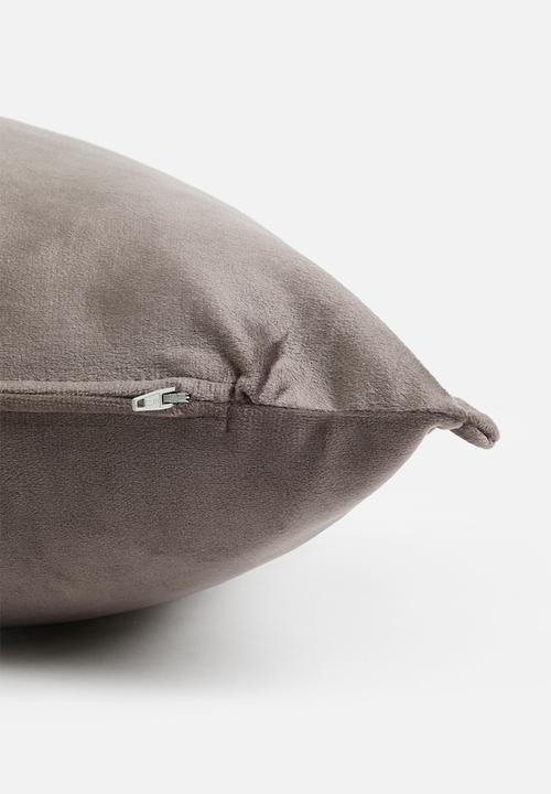Grey Gardens - Rema velvet cushion cover - Taupe