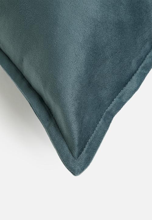 Grey Gardens - Rema velvet cushion cover - Charcoal