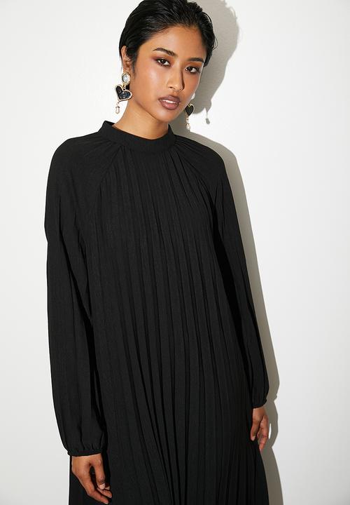 VELVET - Pleated trapeze maxi dress - black