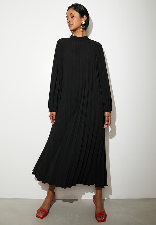 VELVET - Pleated trapeze maxi dress - black