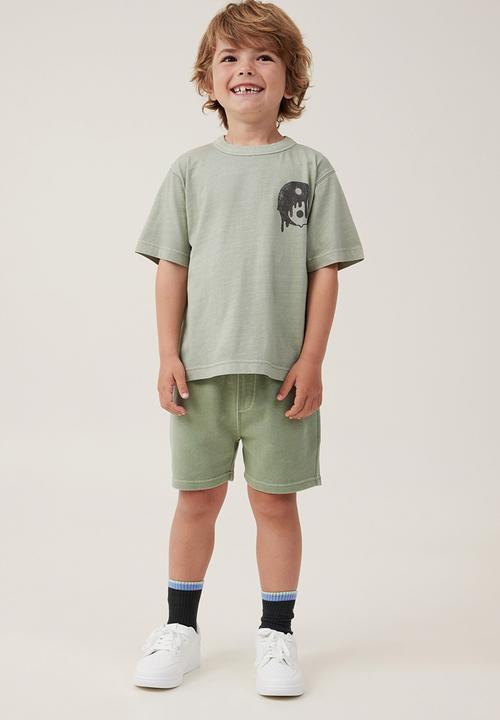 Cotton On - Henry slouch short - deep sage garment dye