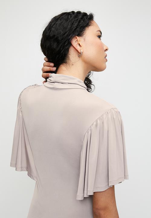 edit - Easy flutter sleeve top - neutral stone