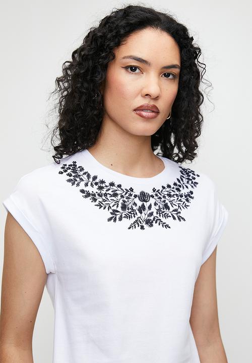 edit - Embroidered tee - white