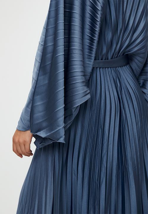 edit - Pleated dolman sleeve with tie dress - mid blue
