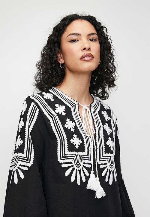 edit - Embroidery tunic with tassel trim - black/white