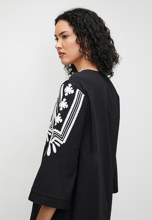 edit - Embroidery tunic with tassel trim - black/white