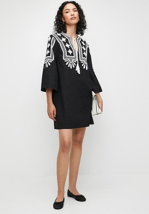 edit - Embroidery tunic with tassel trim - black/white
