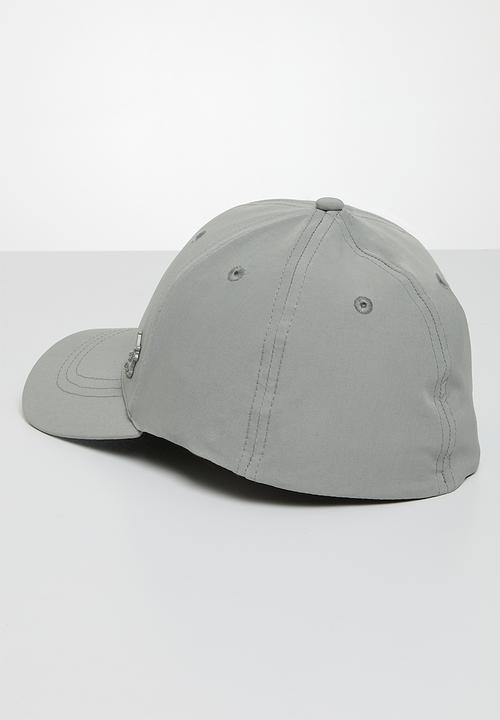 POLO - 6 Panel Metal Pony Fitted Peak - Light Grey
