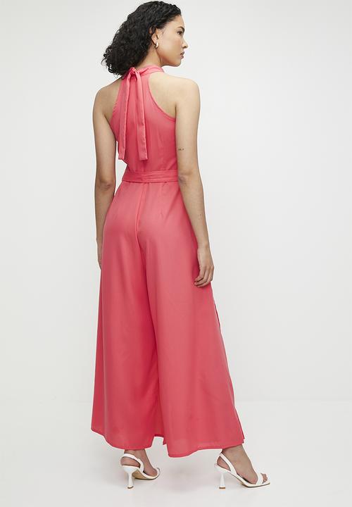 Stella Morgan - Halterneck Belted Jumpsuit With Side Slits - Peach