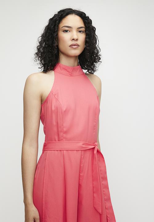 Stella Morgan - Halterneck Belted Jumpsuit With Side Slits - Peach