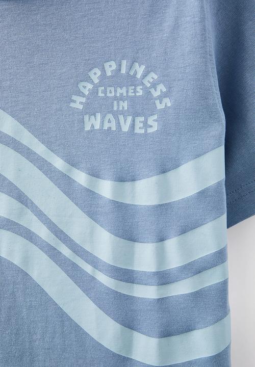 Cotton On - Jonny short sleeve graphic print tee - dusty blue/happiness comes in waves