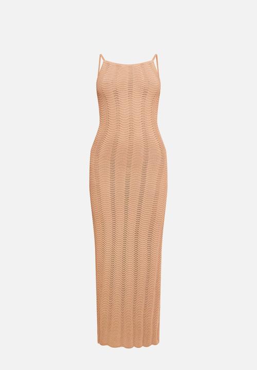 PrettyLittleThing - Wave Knit Maxi Dress - Taupe