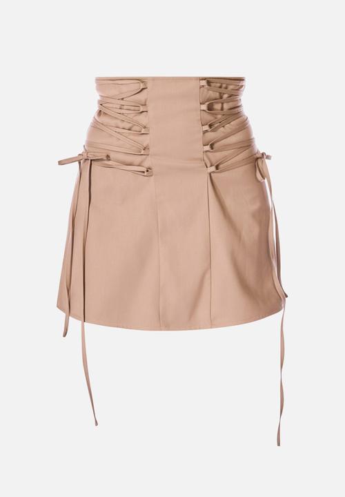 PrettyLittleThing - PLT Label Lace Up Detail High Waisted Skirt - Light Brown