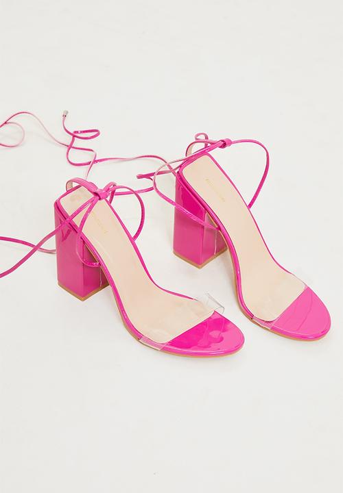 PrettyLittleThing - Wide Fit Block Heel Ankle Tie Strappy Sandal
