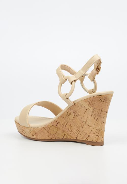 Butterfly Feet - Debra 9 wedge - beige