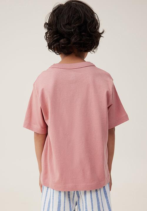 Cotton On - Jonny short sleeve graphic print tee - clay pigeon/1956 racer