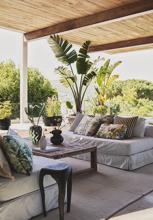 H&M - Patterned cotton cushion cover - white palm trees