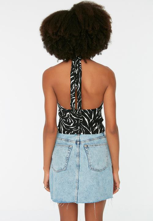 Trendyol - Printed halter neck fitted crop stretchy knitted top - black