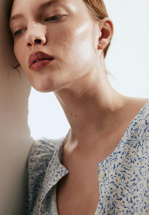 H&M - Linen-blend blouse - white & blue patterned