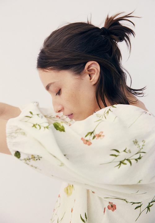 H&M - Linen-blend blouse - cream floral 