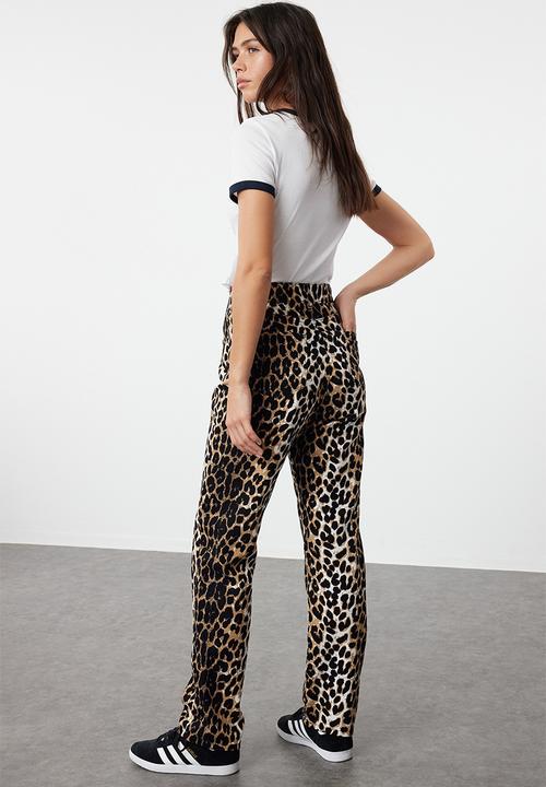 Trendyol - Leopard patterned straight cut woven trousers - brown 