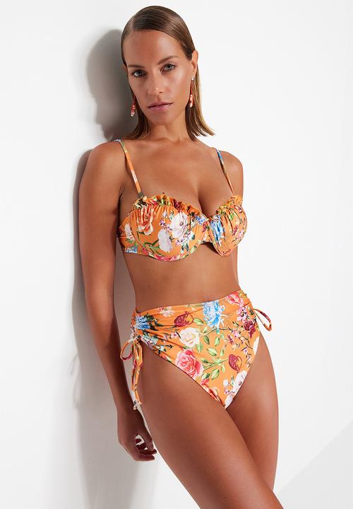 Trendyol - Floral Pattern Balconette Frilly High Waist High Leg Bikini Set