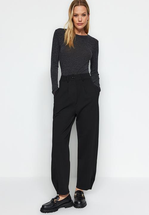 Trendyol - Pleated wide high waist carrot fit interlock knitted pants - black