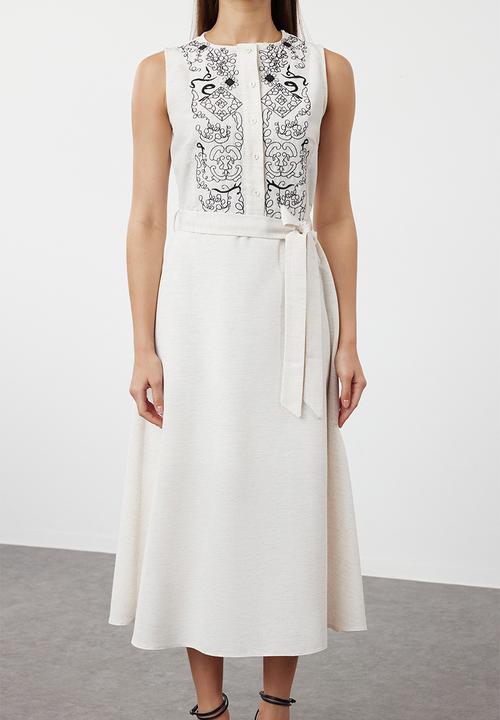 Trendyol - Belted embroidered midi woven dress - white