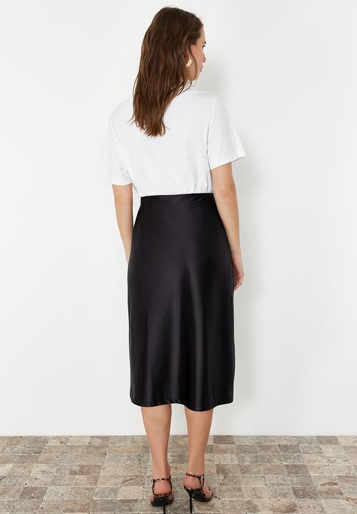 Trendyol - Premium satin a-line/alarm form midi knitted skirt - black