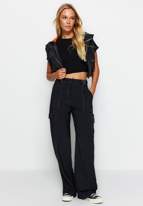 Trendyol - Cargo wide leg woven trousers with contrast stitching - black