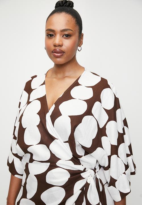 Me&B - Plus Linen Kimono Wrap Dress  - Chocbubble