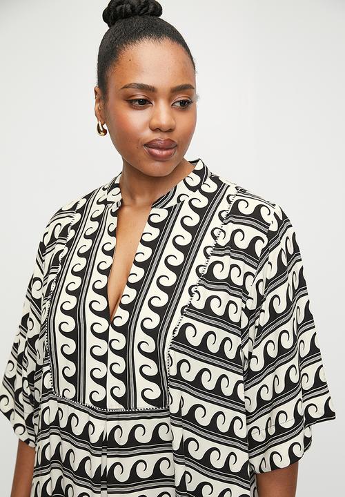 Me&B - Plus The Tunic Bib Front Maxi Dress - Wavestripe