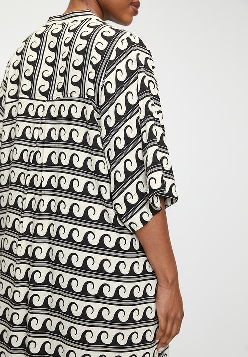 Me&B - Plus The Tunic Bib Front Maxi Dress - Wavestripe