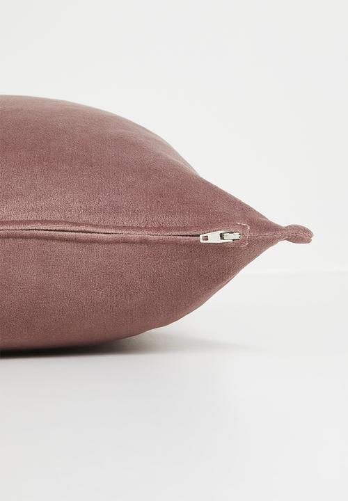 Grey Gardens - Rema velvet cushion cover - Blush